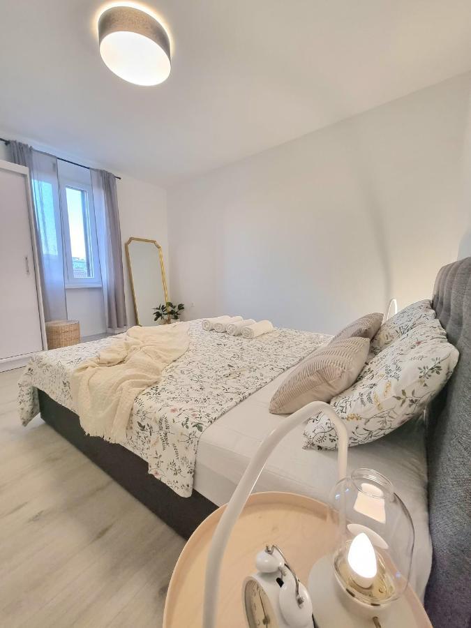 Un Ami Lejlighed Pula Eksteriør billede