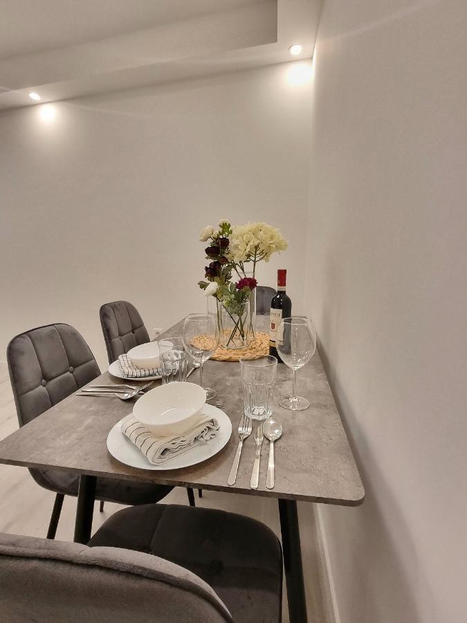 Un Ami Lejlighed Pula Eksteriør billede